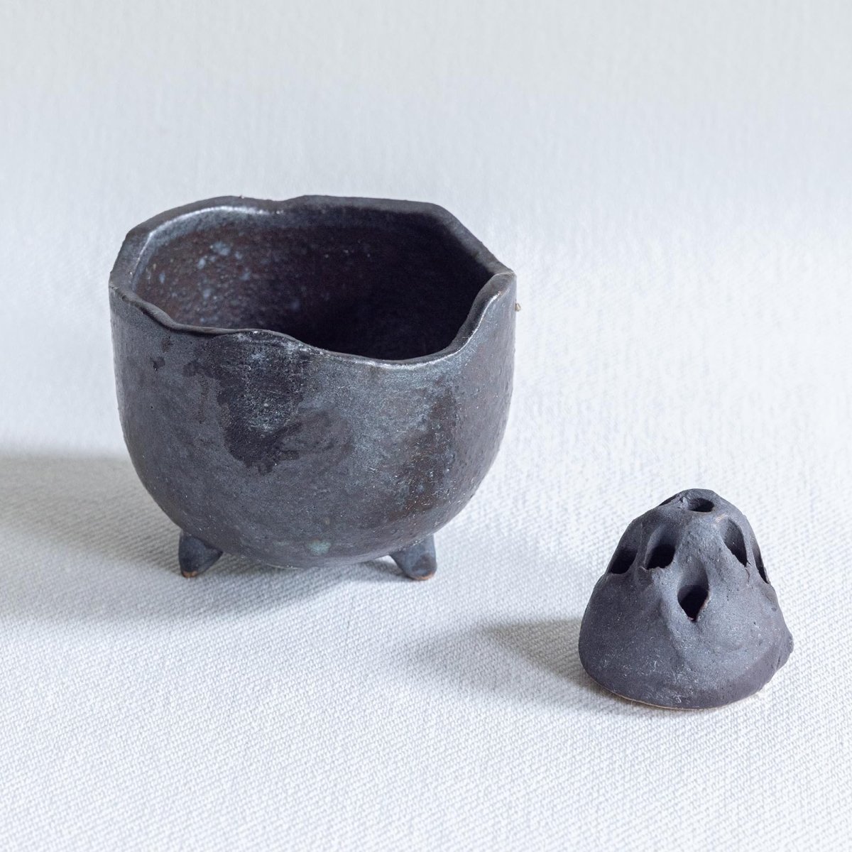 画像1: 鴻月（こうげつ） 一輪挿し 花瓶 ミニ 陶器 おしゃれ 黒 信楽焼 小さい (1)