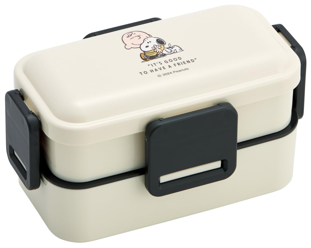 画像1: スケーター（Ｓｋａｔｅｒ） 弁当箱 ２段 ６００ｍｌ 女性 日本製 ふわっと盛れるドーム型ふた ランチボックス 食洗機対応 レンジ対応 スヌーピー バッジ ＰＦＬＷ４ＡＧ?Ａ (1)