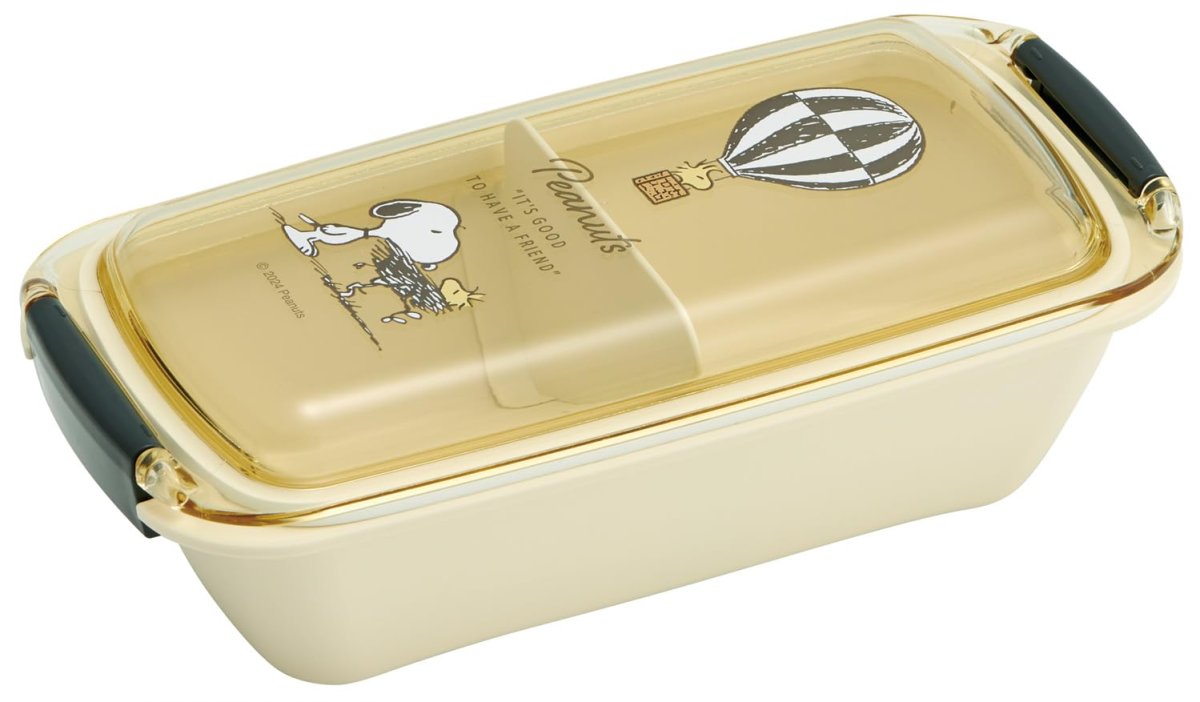 画像1: スケーター（Ｓｋａｔｅｒ） バイオマス パッキン溝がなく洗いやすい 弁当箱 ランチボックス ５３０ｍｌ ふんわり盛れる ドーム型フタ 食洗機対応 電子レンジ対応 日本製 スヌーピー バッジ ＰＴＬＢ６Ｂ?Ａ (1)