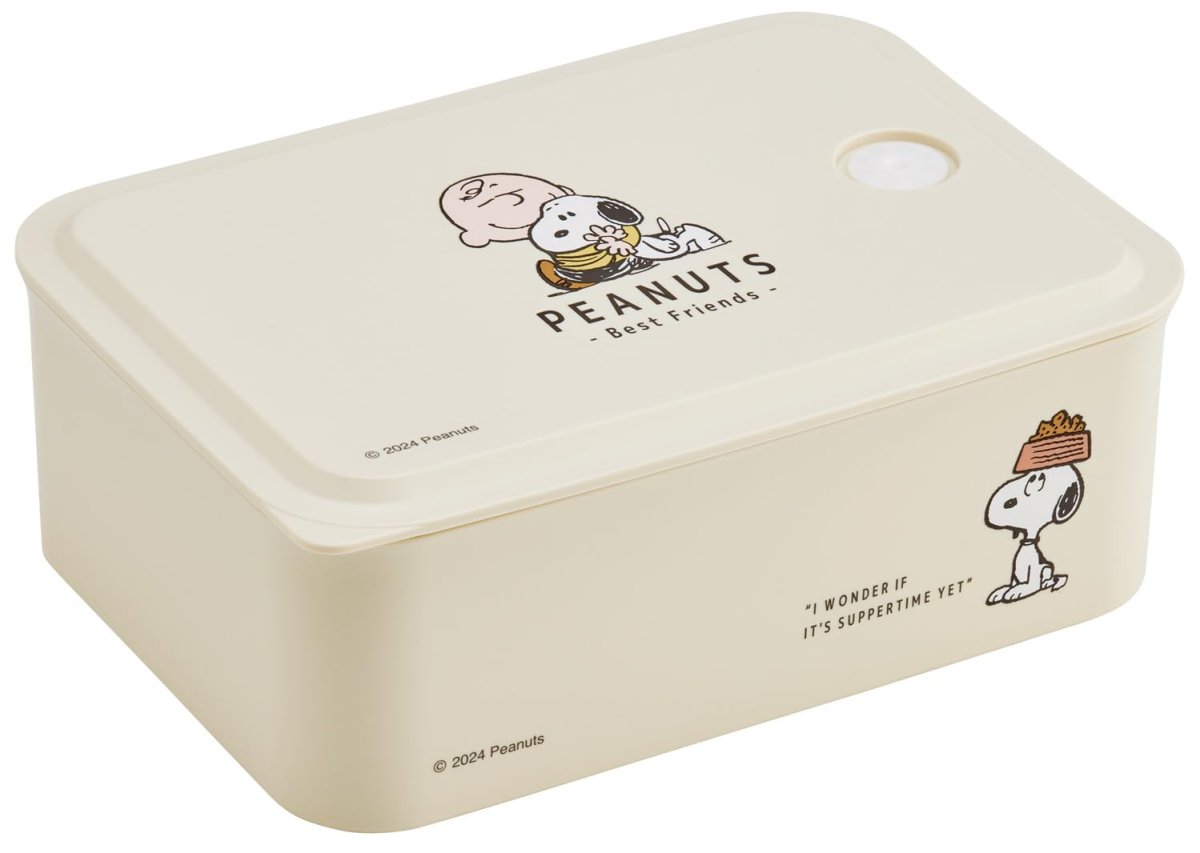 画像1: スケーター（Ｓｋａｔｅｒ） 弁当箱 １段 ７００ｍｌ 蓋をしたままレンジ対応 ランチケース ランチボックス スヌーピー バッジ ＰＬ７０Ｂ６９１３０ (1)