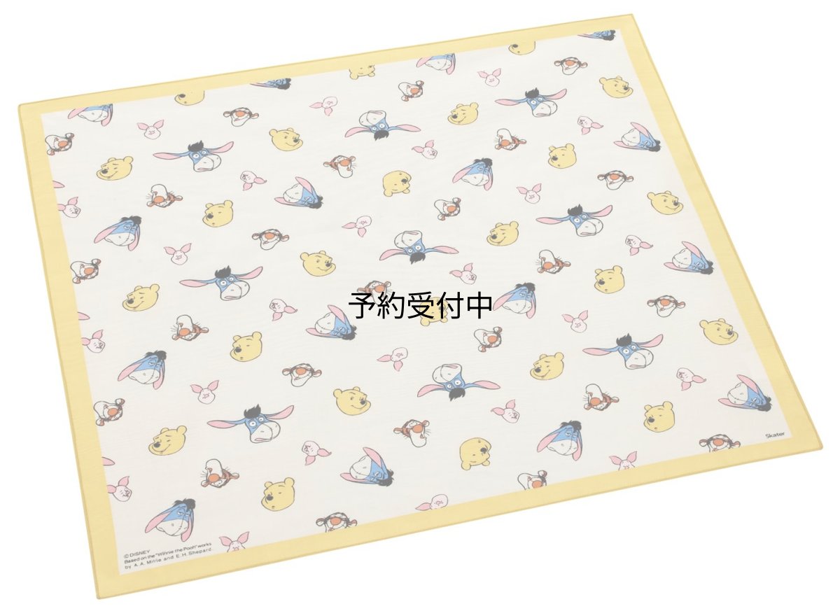 画像1: スケーター（Ｓｋａｔｅｒ） お弁当 ランチクロス 大判サイズ ５２×５２ｃｍ 日本製 ディズニー くまのプーさん プー＆フレンズ ＦＵＮＮＹ ＦＡＣＥ ＫＢ５６?Ａ (1)